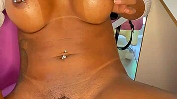 Intriguing taste of sweet nectar from smooth shaved spot brings max delight