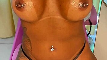 Intriguing taste of sweet nectar from smooth shaved spot brings max delight