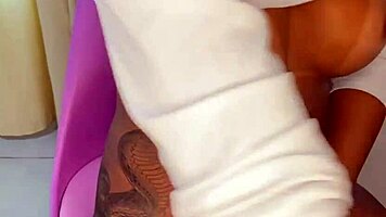 Intriguing taste of sweet nectar from smooth shaved spot brings max delight