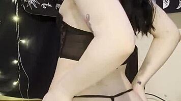 Goth petite shakes twerks her juicy curves for viewers