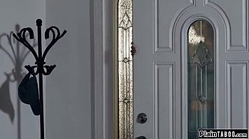 WIFE JOINS HUSBAND CHEATING WITH HOT WAITRESS DEEPTHROAT FUN!