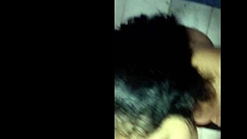 Mi Hermosa Vecina Se Baña En Mi Casa Y Le Orino La Cara Antes De Facial Cumshot!