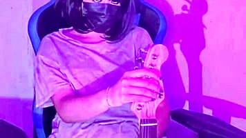 Damn this rockera puta emo slut begs for your cock now!