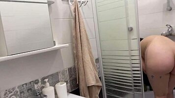 Tattooed chubby girlfriend deepthroats cock so good 😍🍆