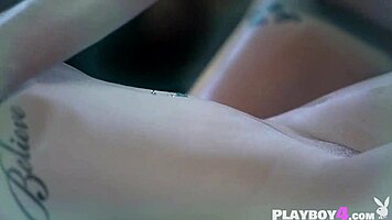 Two oiled big tits lesbians kiss passionately during steamy massage 💋🛀