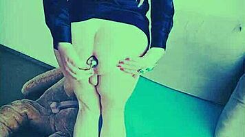 tranny veronica shakes ass and fucks with dildo solo