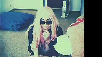 tranny veronica shakes ass and fucks with dildo solo