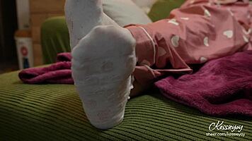 damn, my stepsis's tiny feet in pajamas just ruined my huge load!