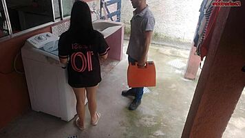 hey, this housewife trades her tight ass for repair service