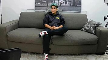 jerk off to this queer zoomer hottie now?