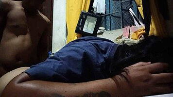 Doggy Pwetan Raw Ibaon sa Petite Pinay's Tight Asshole!