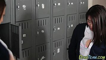 Teen Lesbians Lick and Finger Babe in Hot Threesome Action!