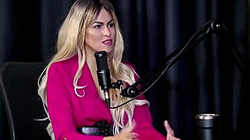 safada angel baronesa sucks tits while plug slips in ass