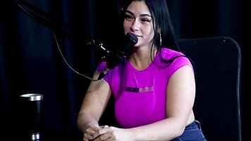 safada angel baronesa sucks tits while plug slips in ass