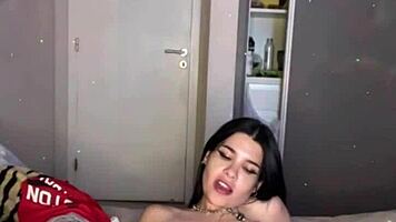 La Mas Putita Latina Flashes Dirty Athlete Body Tease