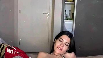 La Mas Putita Latina Flashes Dirty Athlete Body Tease