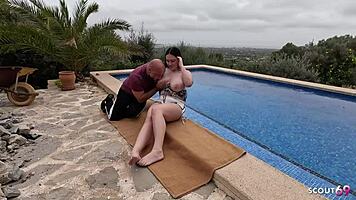 CURVY NATURAL TITS BABE SEDUCES STRANGER FOR POOLSIDE ANAL POUNDING