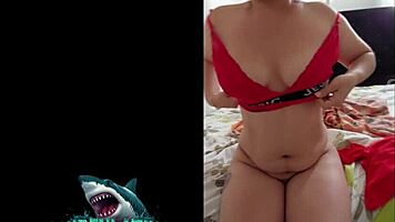 😏 mi vecina muestra tetas curvy squirting en ducha 👅