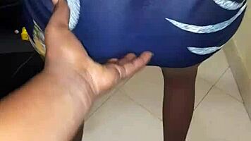 shaking that juicy ebony teen ass under tight skirt 😍🍑