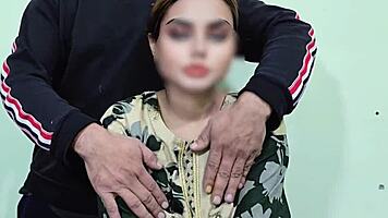 desi beauty twerks her ass seductively in front of eager guy