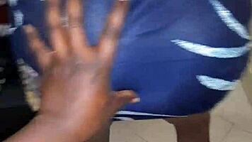 shaking that juicy ebony teen ass under tight skirt 😍🍑