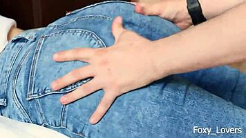 Petite babe dry humps jeans for rubbing cumshot