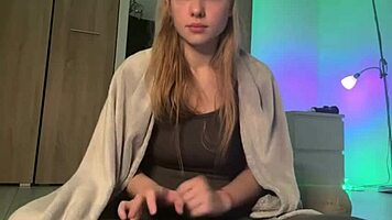 hey, eat my virgin wet pussy while i finger it so good