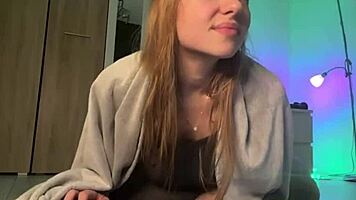 hey, eat my virgin wet pussy while i finger it so good