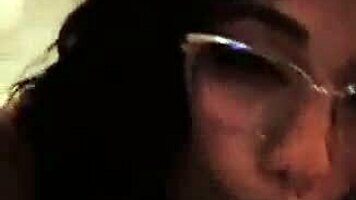 estoy tan aburrida que le pido a mi esposo chupar su verga gruesa ahora