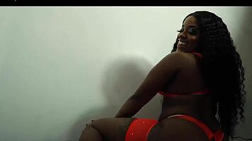 Gorgeous Asian Model Dances to Mayjahpayne Rhythm