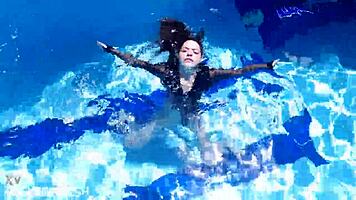 Submissive Jessica Bunny Latex Body Dives Underwater for Sensual Play