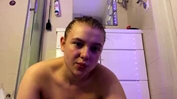 jucielussie double penetrated rides dildo squirts on cam
