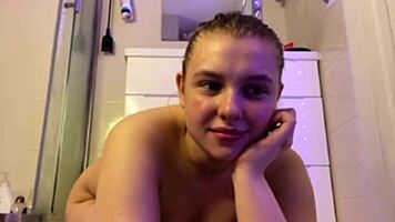 jucielussie double penetrated rides dildo squirts on cam