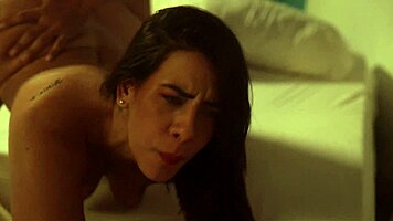 Milf Neighbor Shakes Ass Welcomes New Guy 🏠