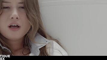 taylor sands wakes up for erotic morning ride with lover's big cock