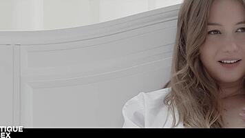 taylor sands wakes up for erotic morning ride with lover's big cock