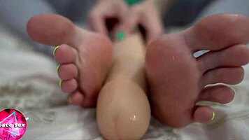 i'm obsessed with her neat legs & sensual footjob on huge dildo 👣🍆