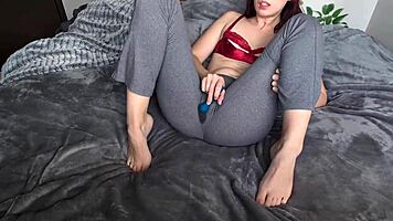 redhead babe SOAKS leggings post-yoga from explosive orgasm!