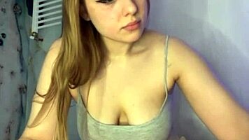 😍 Fat bbw fingers her tasty pink pussy to orgasm!