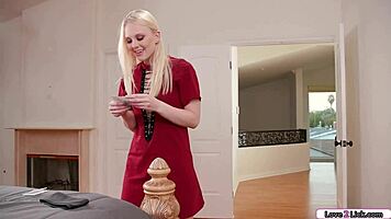 Brunette babe fingers girlfriend to explosive orgasm together 💦😍