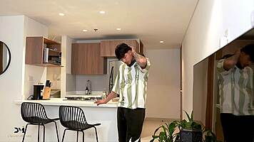 pizza guy gets blonde's wet pussy tip from ambar prada