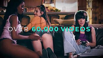 steamy lesbian threesome massage hot girls 😍👭 spanish subs