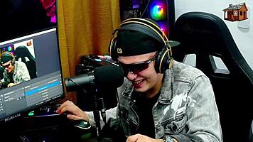 oh man binho ted brings two hotties straight to podcast strippin clothes off que delicia pepum no barraco shes bossin