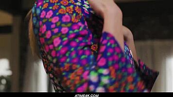 did coco lovelocks' first lesbian fingering with lauren phillips make her squirt hard?