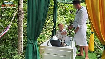 receptionist bathes then sucks client