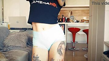 Shaking My Big Ass To Trap Beats!