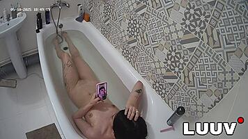 i luuv vilika shaving my real pussy in bath for viewers oops