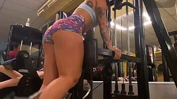 tati shows off her hot body in tight shorts at the gym 💦