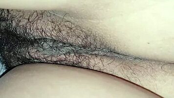 Desi girlfriend Anju's hairy pussy tempts steamy play