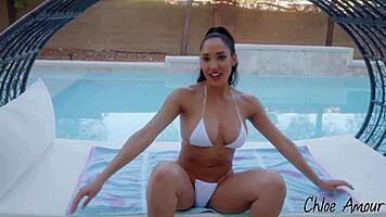 i'm chloe amour sexy in bikini riding bbc dildo hard